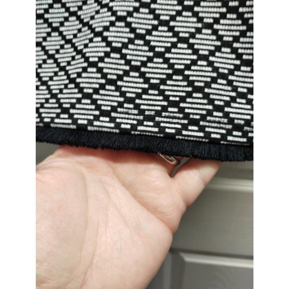 Chico's Size Medium (1) Black White Geometric Fringe Trim Dolman Sleeve Top - Picture 4 of 8